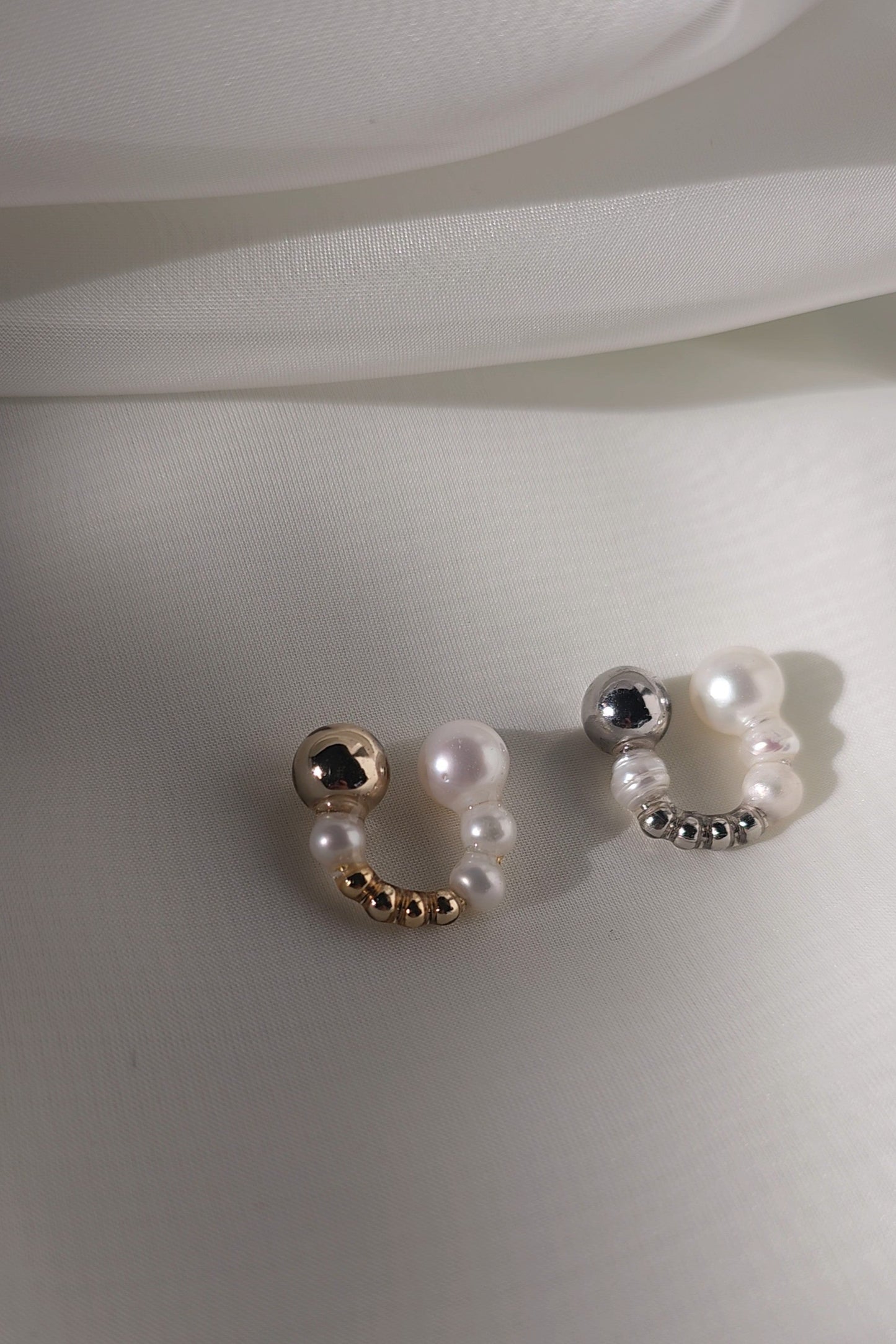 RYU silver / reversible ear cuff
