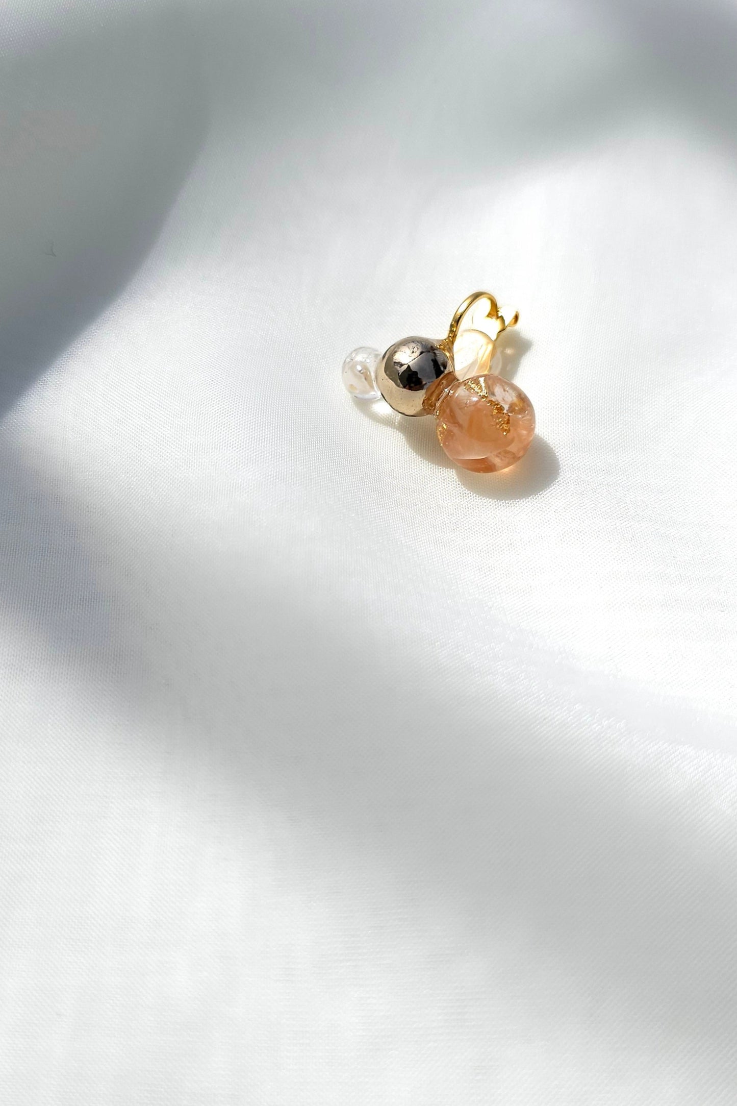 TSUBU mini orange / ear climber