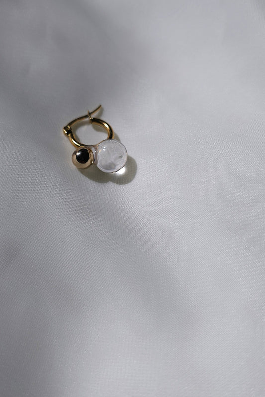 YOTSUYU gold earrings with clear orb, handcrafted to echo night dew with a soft golden shimmer and airy elegance.