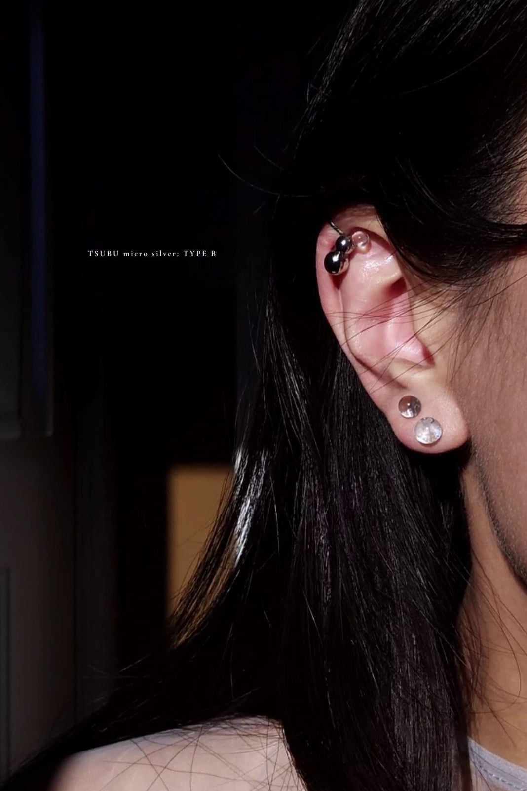 Model wearing TSUBU micro silver type A worn upside down on the helix
