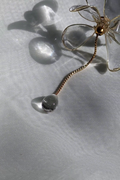 Close-up picture of the teardrop motif at the end of floral drop chain earring, MEIKA gold short drop.