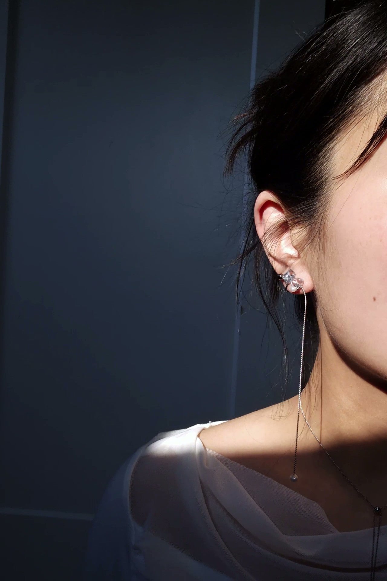 Model wearing NAMI multiway cuff & stud on earlobe with the chain hanging.