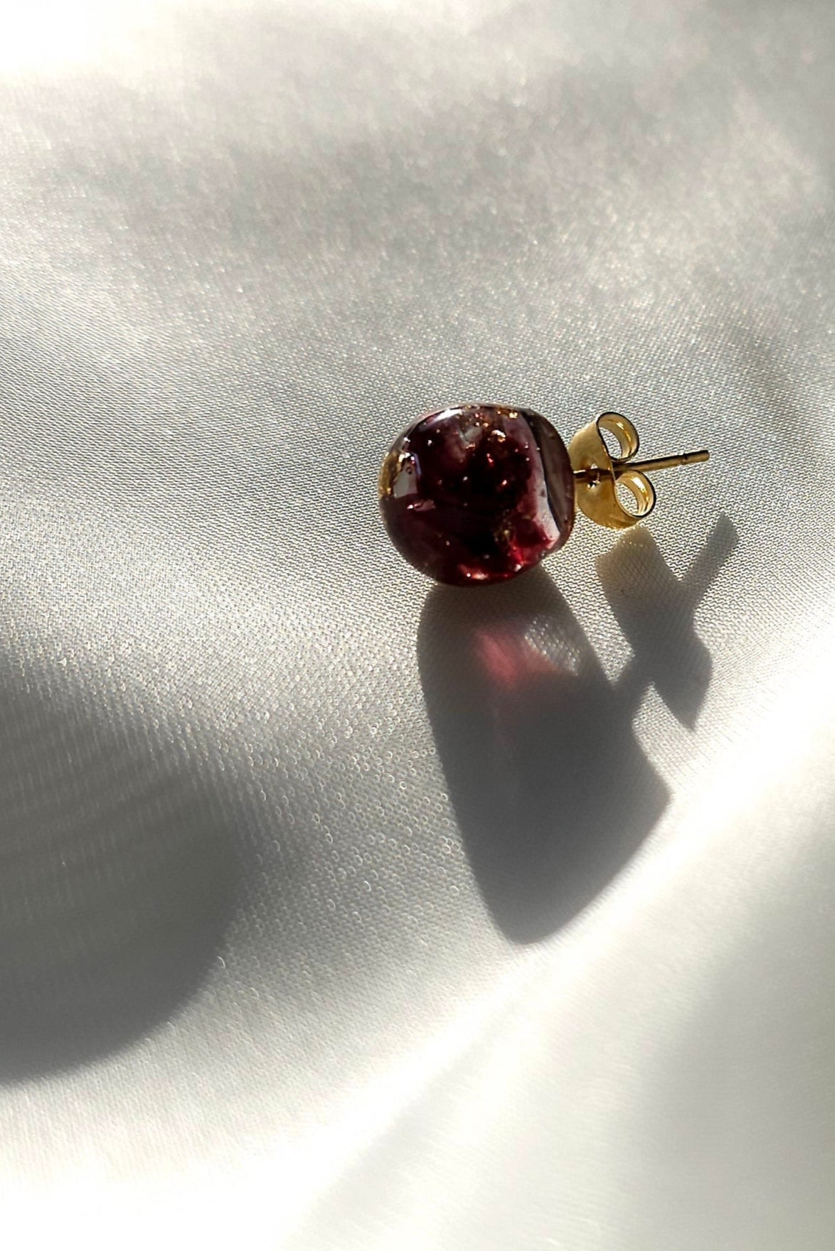 10mm orb stud in dark cherry on flat surface.