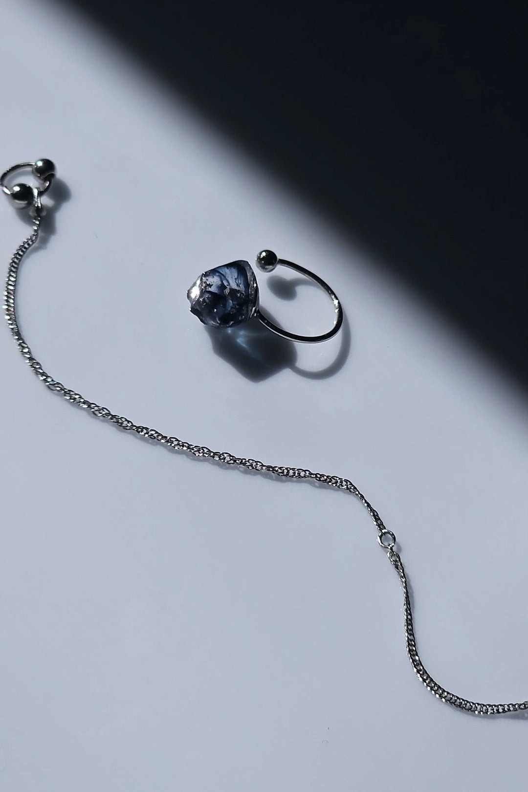 YOI / chain ear cuff